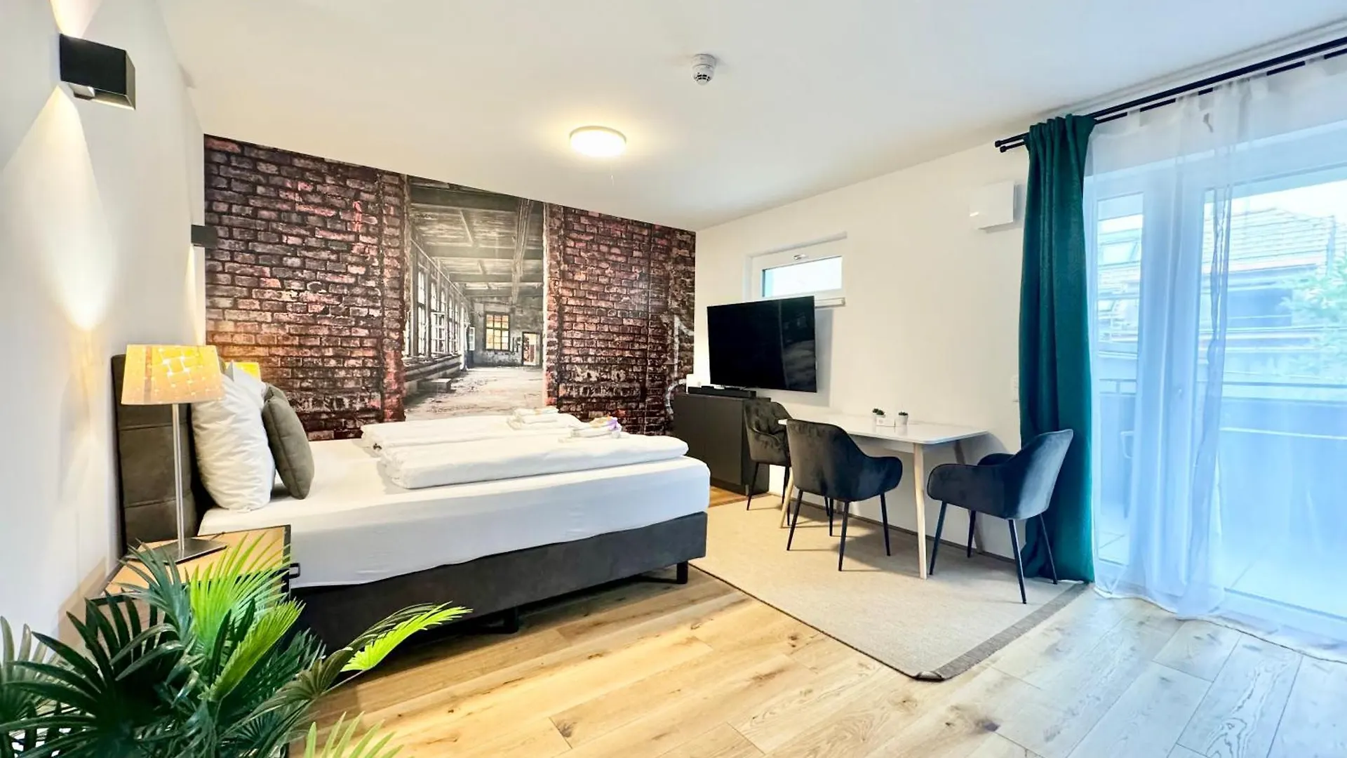 Wohnung Mit Balkon Und Parkplatz Vienna