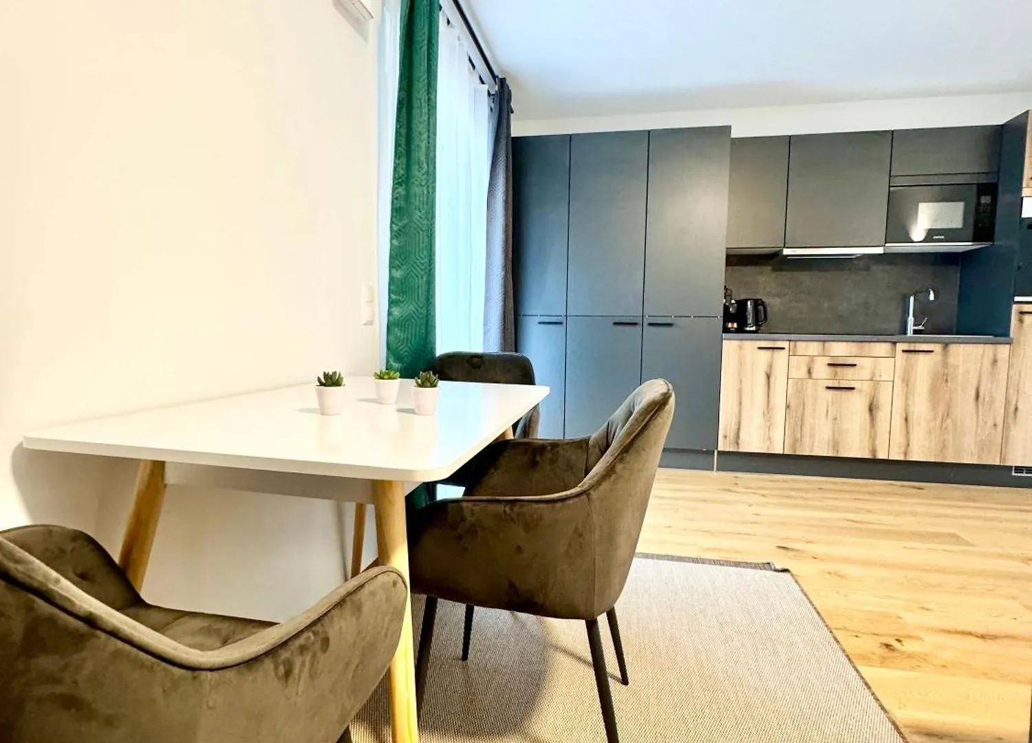 Wohnung Mit Balkon Und Parkplatz Vienna 0*,  Austria