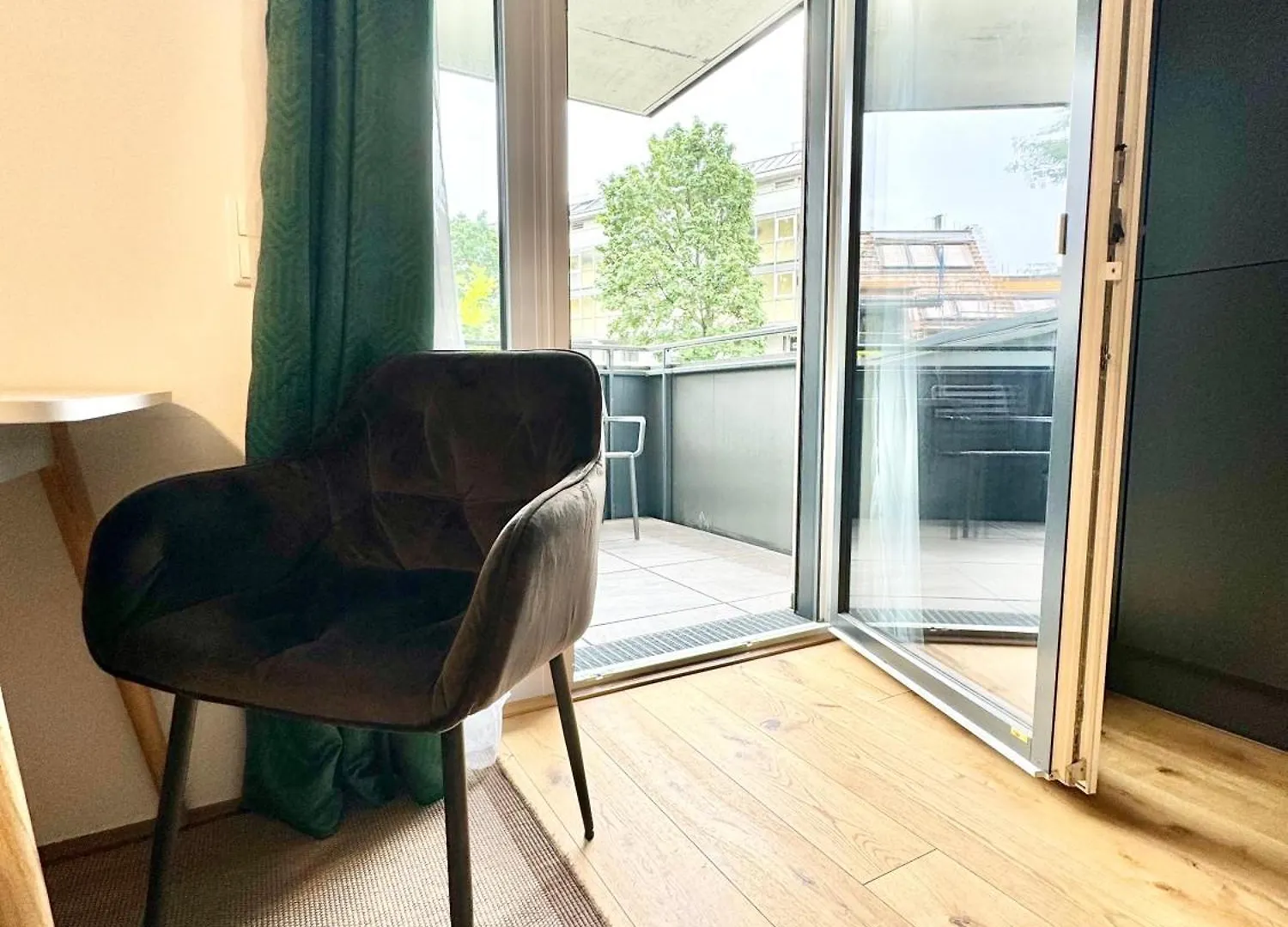 Wohnung Mit Balkon Und Parkplatz Vienna Apartment