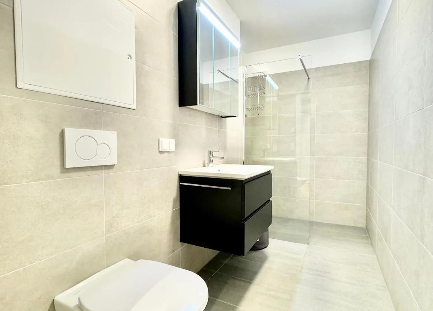 Wohnung Mit Balkon Und Parkplatz Vienna